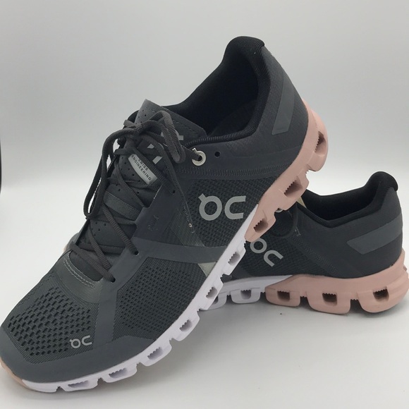 on cloud helion shoes